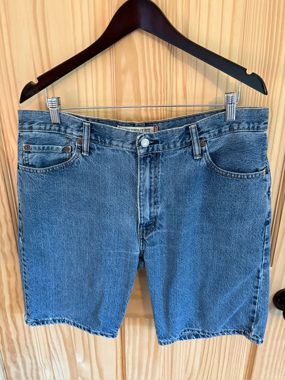 Levi’s Straight Fit Denim Shorts Jorts. Size 36.